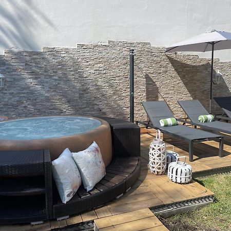 Villa Bianca A Few Steps By The Sea With Exclusive Garden & Jacuzzi Livorno Eksteriør billede