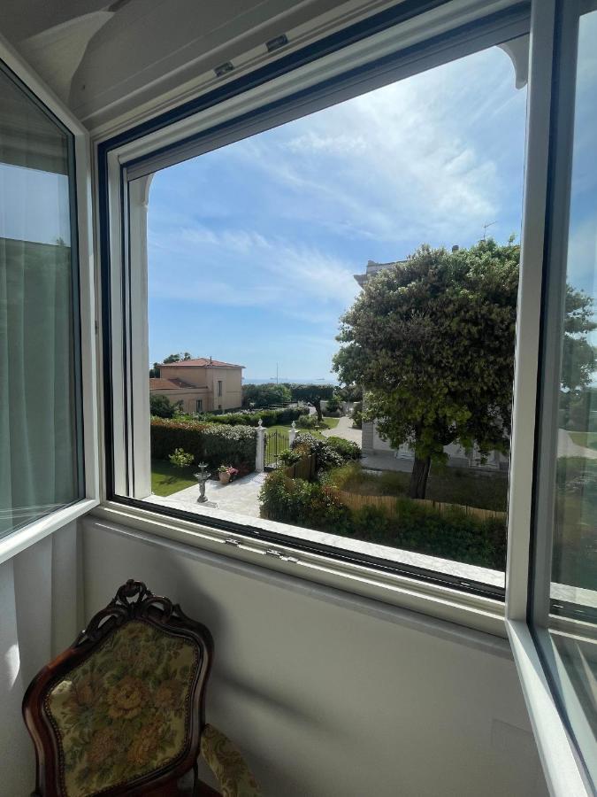 Villa Bianca A Few Steps By The Sea With Exclusive Garden & Jacuzzi Livorno Eksteriør billede