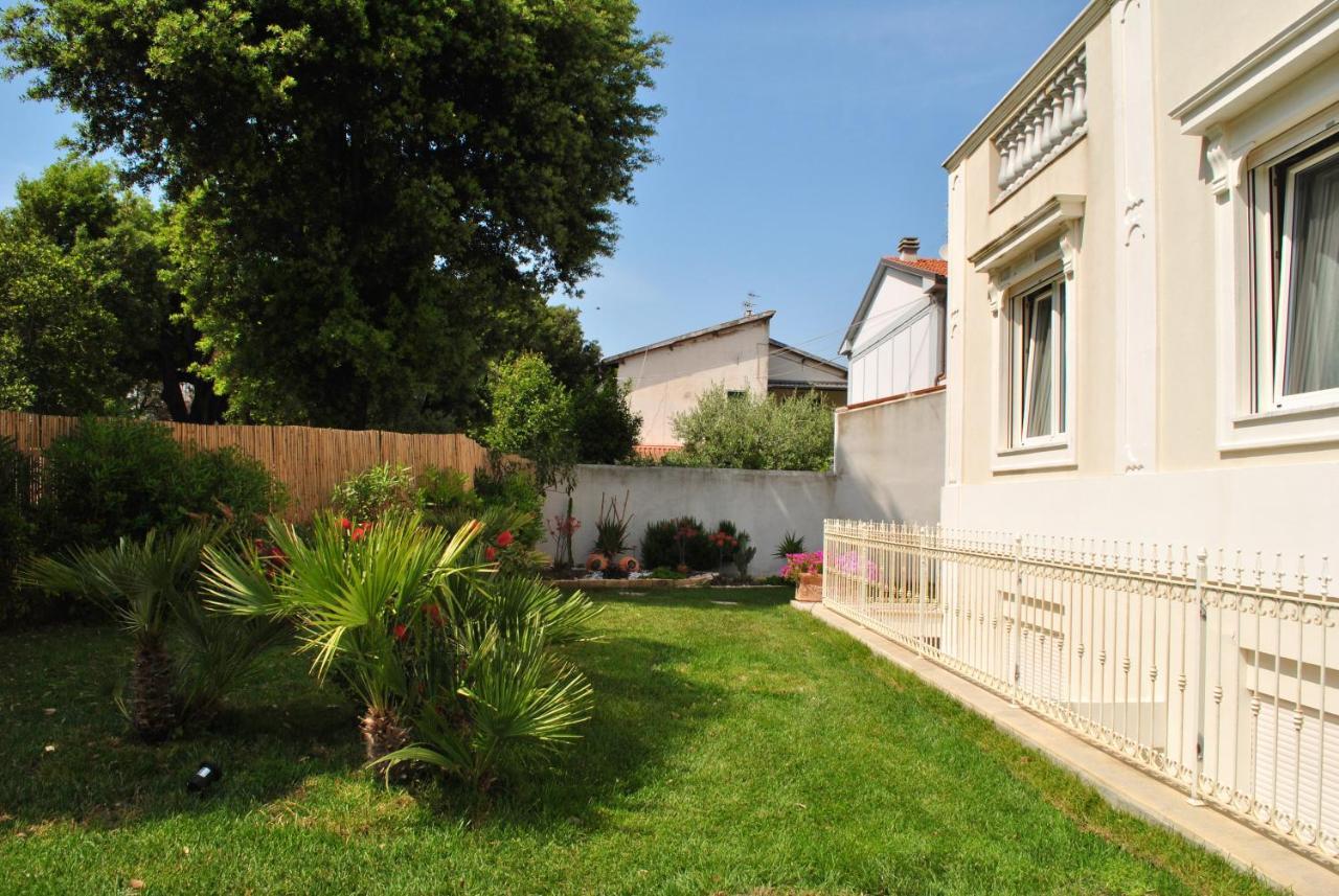 Villa Bianca A Few Steps By The Sea With Exclusive Garden & Jacuzzi Livorno Eksteriør billede