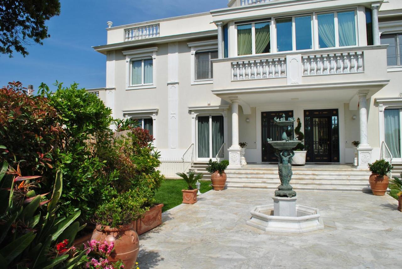 Villa Bianca A Few Steps By The Sea With Exclusive Garden & Jacuzzi Livorno Eksteriør billede