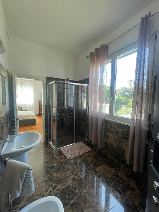 Villa Bianca A Few Steps By The Sea With Exclusive Garden & Jacuzzi Livorno Eksteriør billede