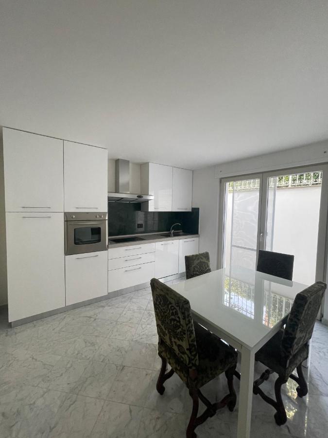Villa Bianca A Few Steps By The Sea With Exclusive Garden & Jacuzzi Livorno Eksteriør billede
