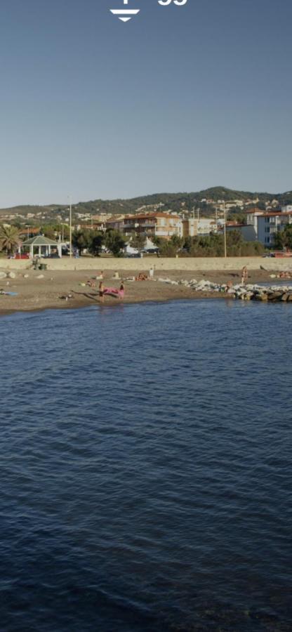 Villa Bianca A Few Steps By The Sea With Exclusive Garden & Jacuzzi Livorno Eksteriør billede
